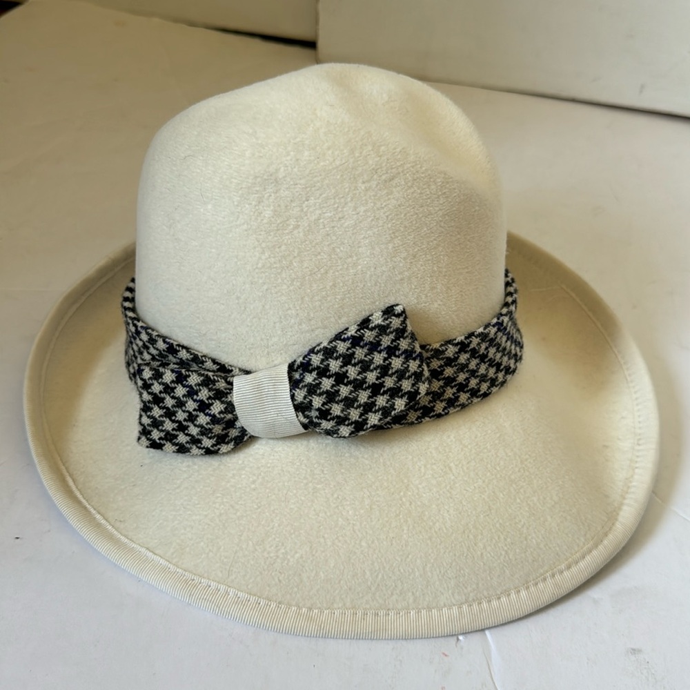 Anna Rizzo hat
